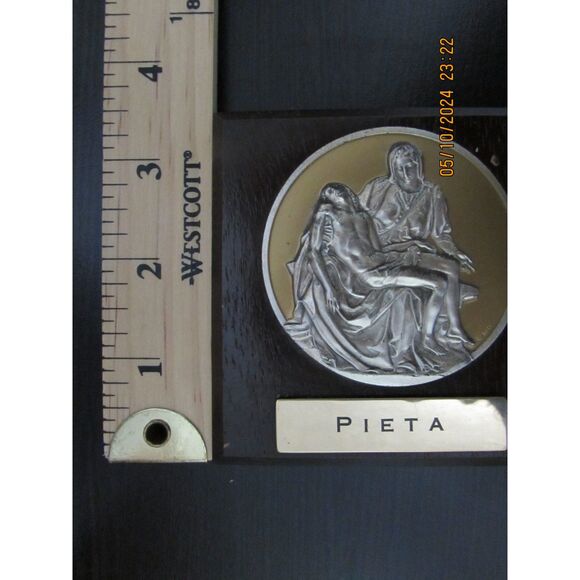VINTAGE PIETA SMALL WOODEN PLAQUE WALL HANGING MADE IN JAPAN JESUS MOTHER MARY - Picture 6 of 6